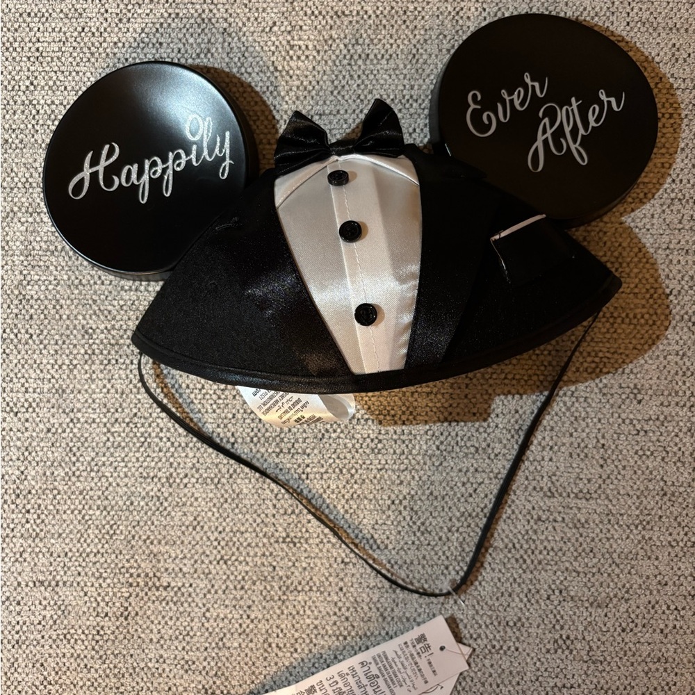 NWT Disneyland Groom Ears